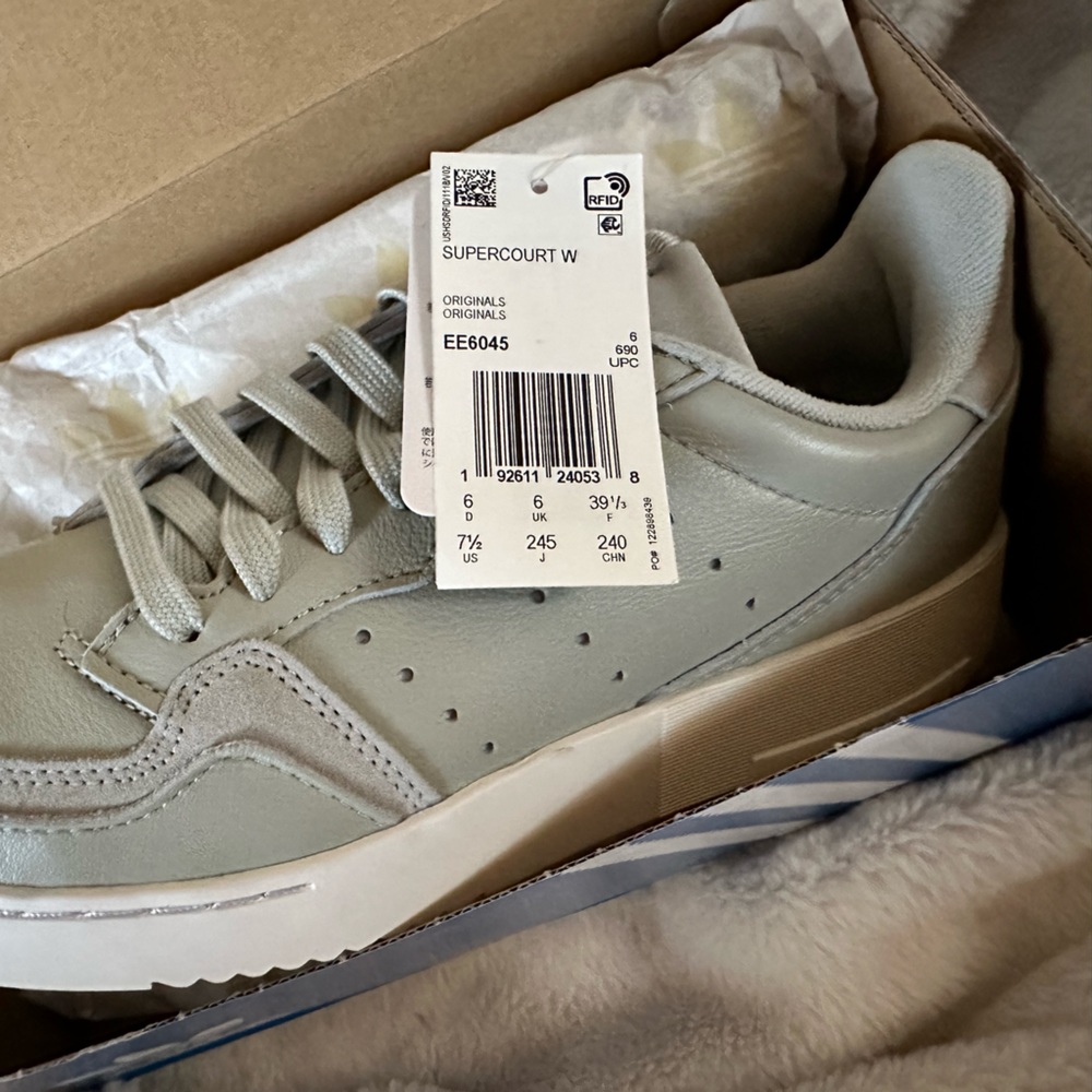 Adidas Supercourt W 7.5, NEW in box with Tags